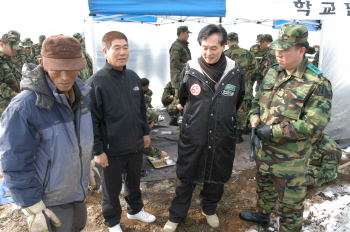 한나라당 강남(을)당원협의회 폭설피해농가 방문